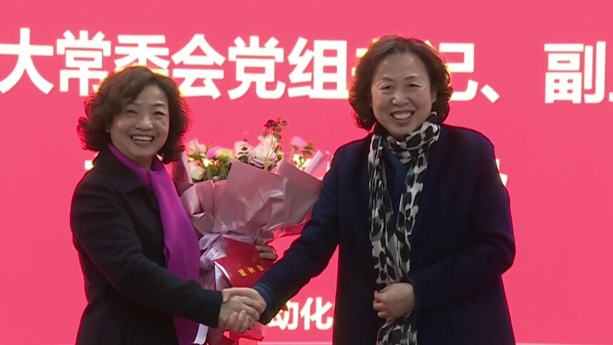 刘莲玉在长沙看望慰问专家学者