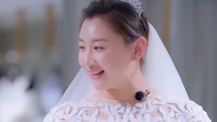 何雯娜超美孕肚婚纱照来了，梁超绕圈式欣赏