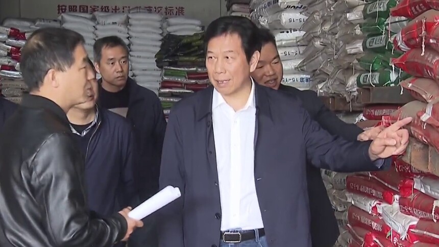 委员回基层 全国政协委员李云才：脚沾泥土 赤心为农