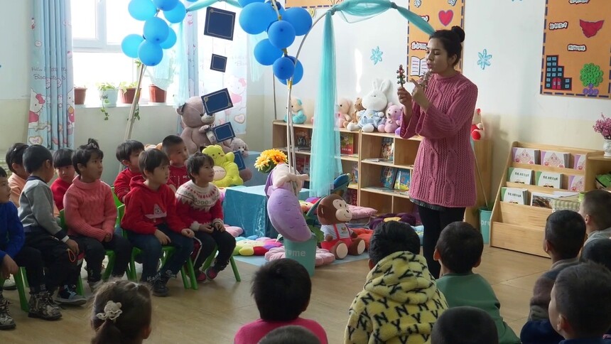 万人说新疆 | 用爱呵护孩子们的小伊老师