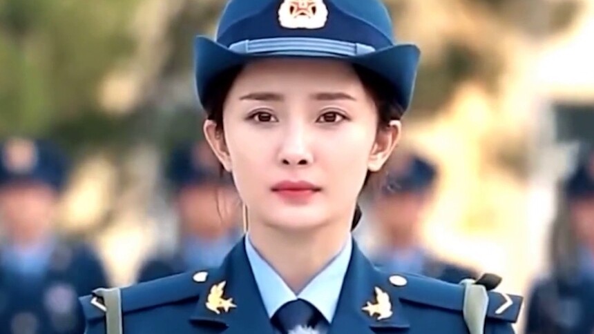 女艺人军装大赏！杨幂刘亦菲杨紫演绎飒爽女兵