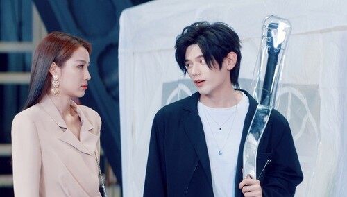 《我的爱与星辰》第13集看点：安小屿为艾路威做吉他伴奏