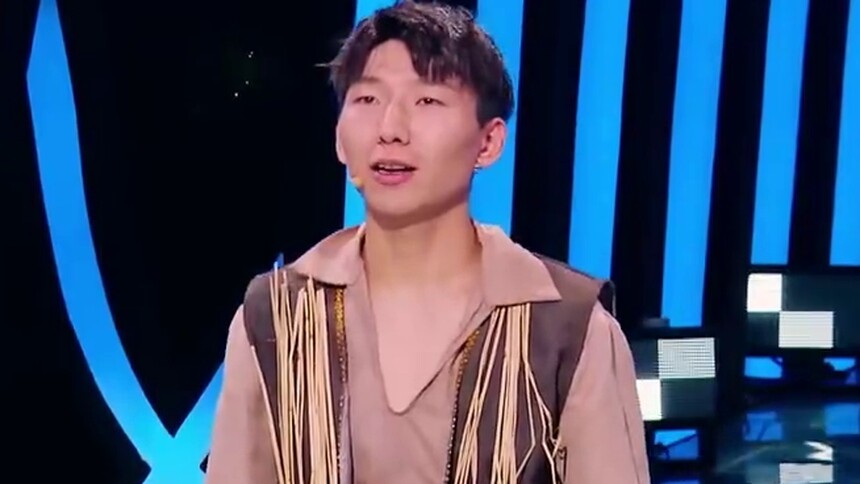 阿如那模仿虞书欣 火辣挑战《青你2》女团舞