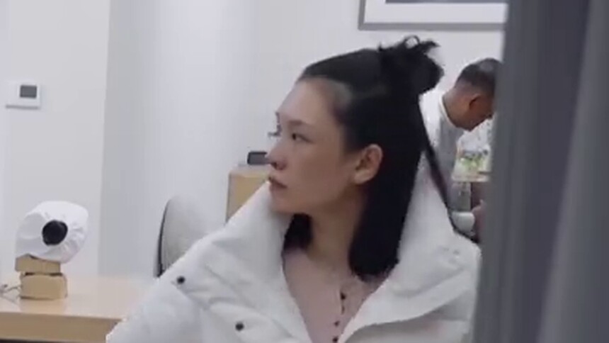 和解失败 佟晨洁眼眶红润惹人心疼