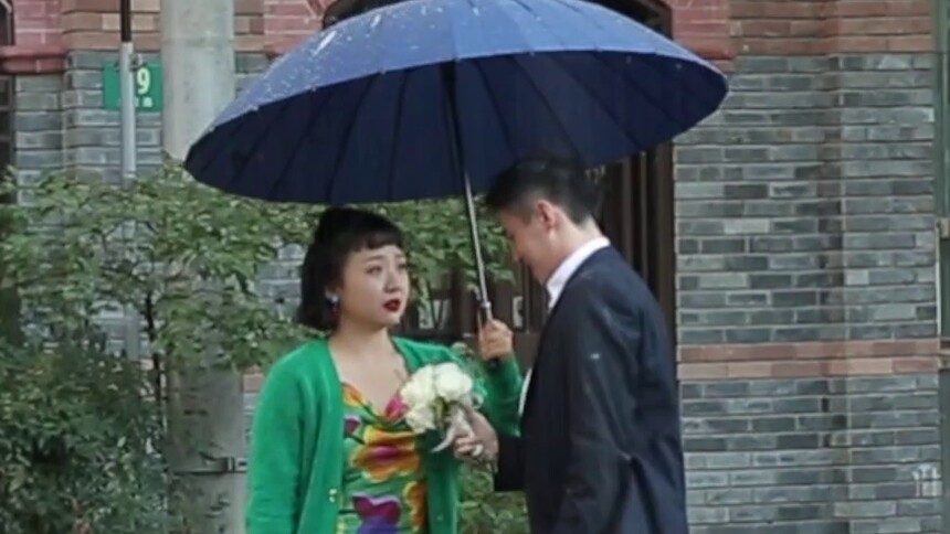 花絮：辣目洋子翟子路雨中撒糖~淋雨送花浪漫拿捏住了
