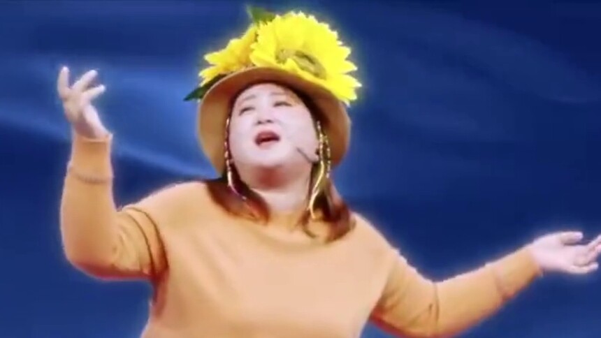 贾玲汪苏泷复刻《雾里看花》MV，喜剧人的合作让人笑到停不下来！