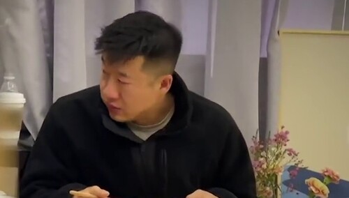 被暖到！Rock吃到刘力绮的煎蛋哭了！