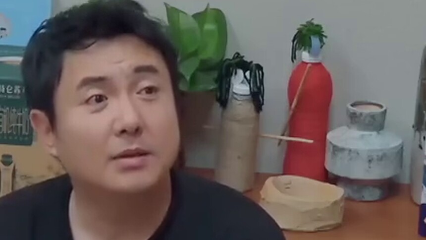 沈腾给自己和彭昱畅颜值打分 硬比彭昱畅高十五分？