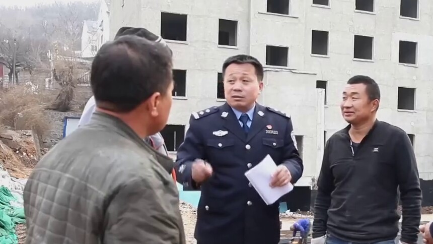 耕耘社区十六载的“好人警官”李华瑞