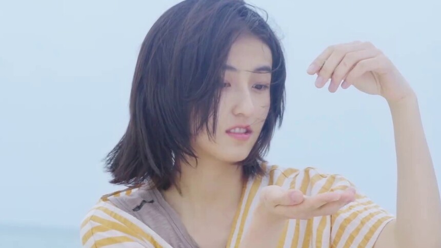 好绝！张子枫李现赵露思在线教学海边拍照姿势