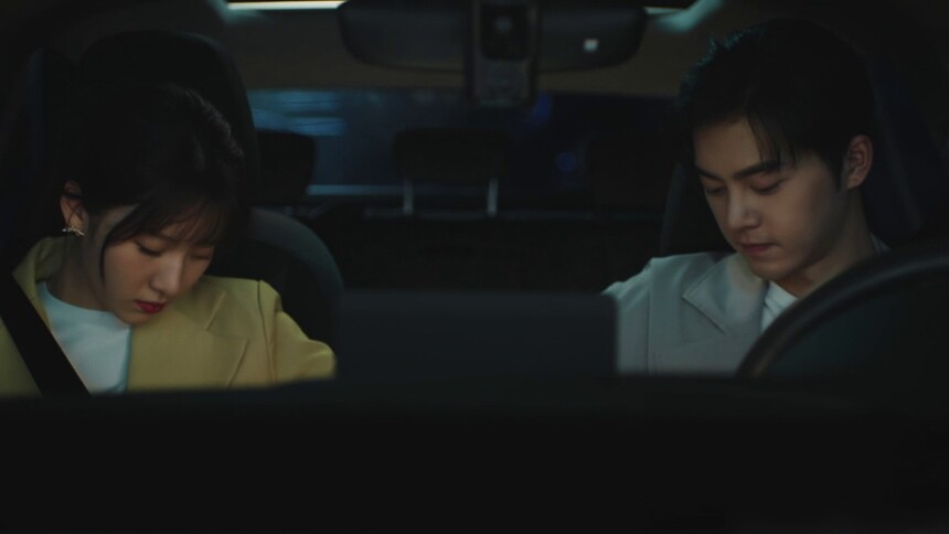 李择南叶璇车内互相关心