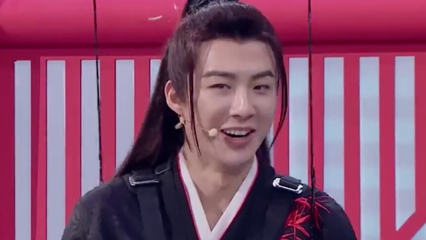 身高优势？刘宇宁好长一条人