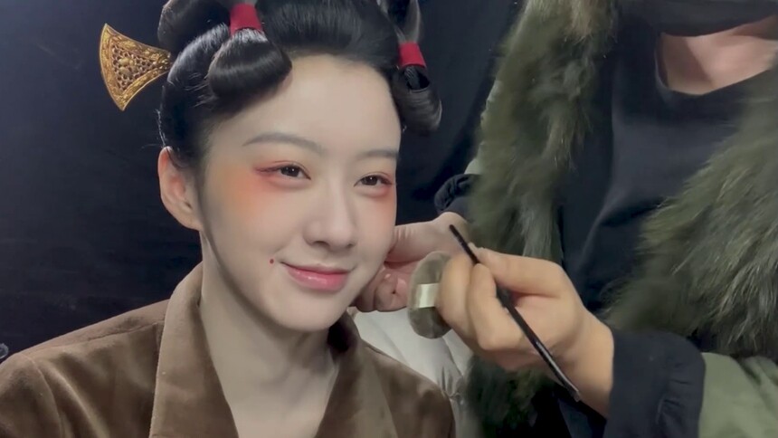 会员独家花絮：绝美妆容教学，一起来看看李飒飒珠落妆VLOG