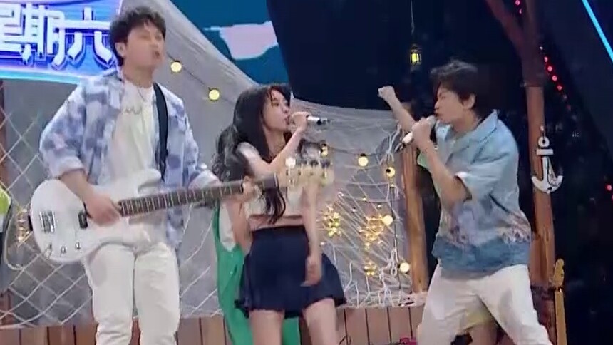 丁禹兮赵小棠武艺摇滚舞台好嗨