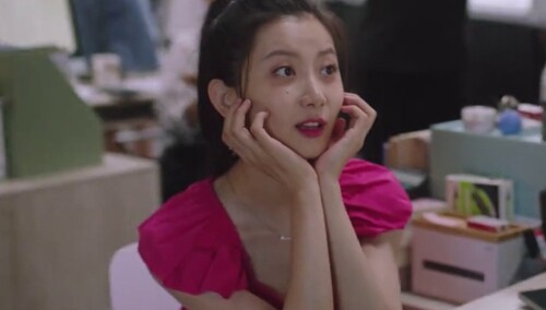高家为身后的小迷妹儿，原来竟是新的第三者