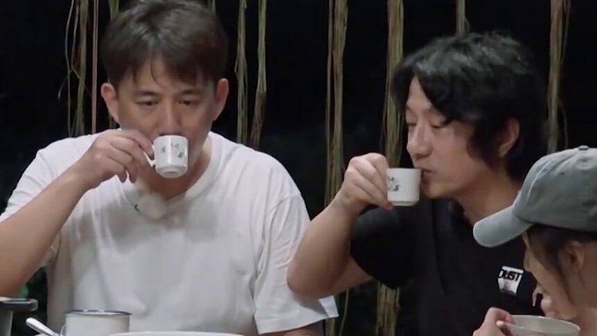 黄磊老狼郑钧合唱默契感十足 怀旧男团原地出道
