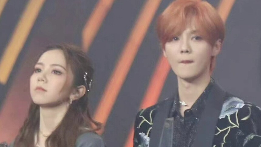 鹿晗看邓紫棋直播 姐弟互怼欢乐多多