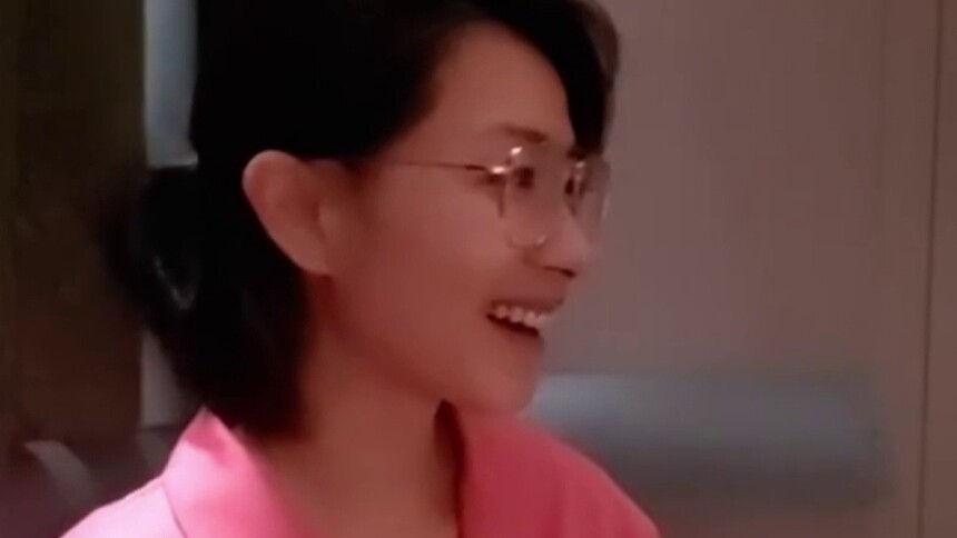 万茜直播女儿跑来背诗？小奶音背诵《古朗月行》太可爱了！