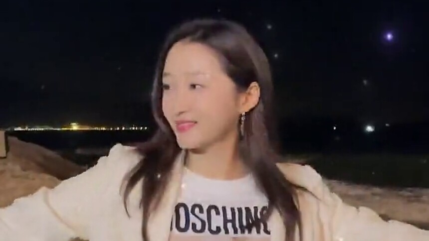 红楼四子海边深夜舞蹈 甜歌和甜妹真般配