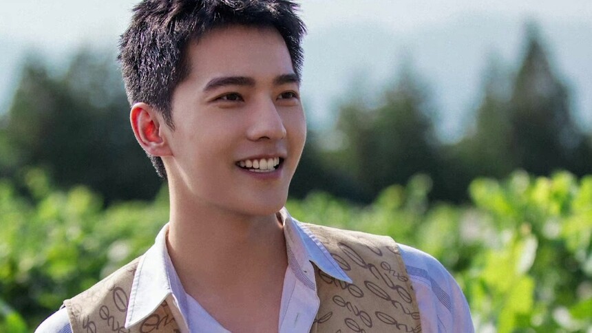 清爽干净！杨洋工作室晒杨洋葡萄园随拍