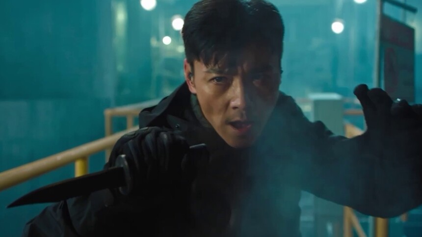 《狼群》老刁肉搏片段 张晋手刃恐怖分子