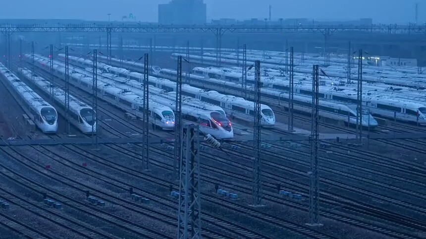 新华全媒+｜从“绿皮车”到“复兴号”，老陈见证春运变迁