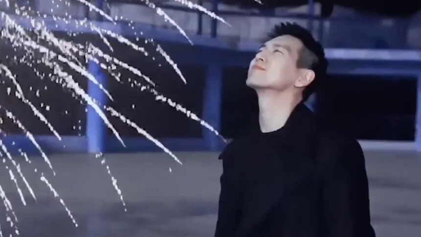 绚烂绽放！宋茜迪丽热巴李现春节陪你一同共赏烟花