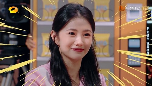 田嘉瑞挡水慢半拍 刘浩存泼水好像卡bug了