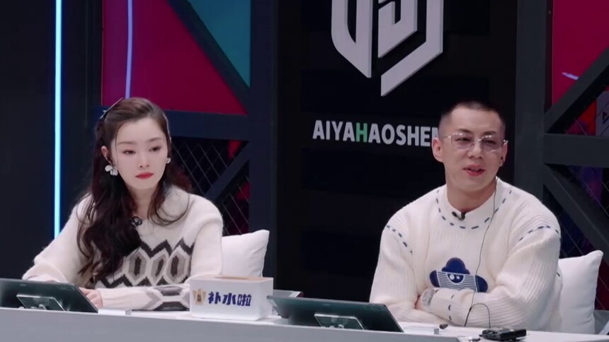 卡斯柏临时抱佛脚学摔跤