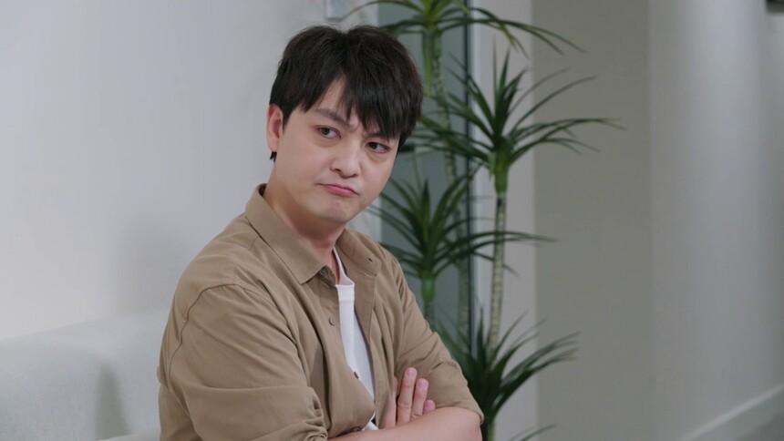小妮老胡为胡非回家一事争论，向南苦当墙头草两边讨好