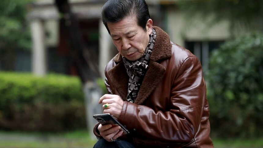 群里红包接龙稳赚不赔？一个红包十倍返还？帮女郎雪倩给您揭露——“红包接龙群”骗局！