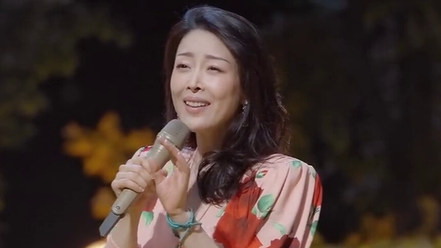 孙悦演唱《女人花》柔情似水 唱响女性的美与力量