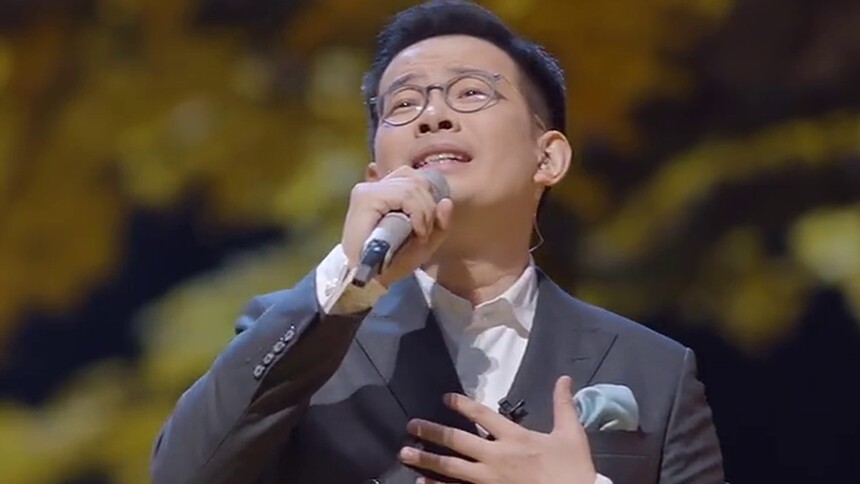 石倚洁演唱《我期待》 浑厚嗓音抒发坦然与释怀