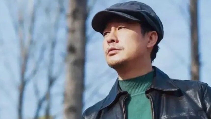 张颂文解释爱戴帽子的原因：头发有时像鸡窝