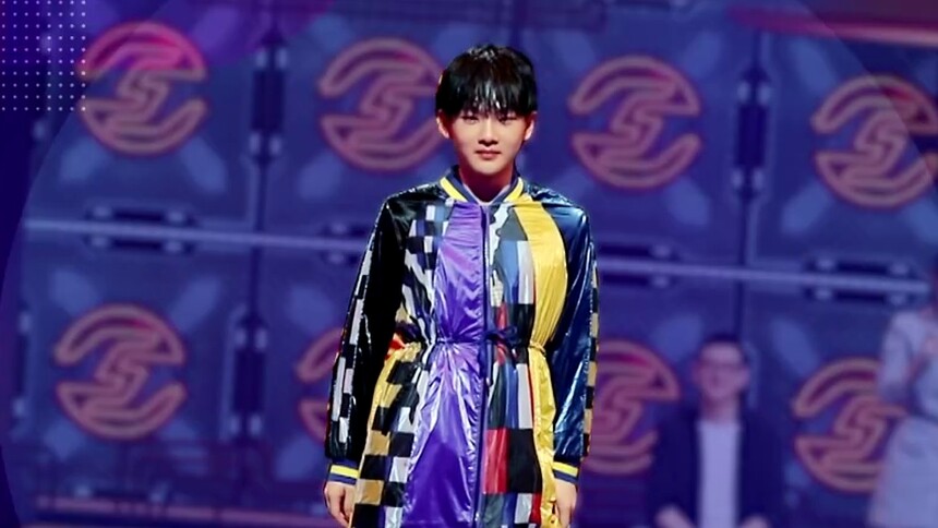 神探团T台大秀 周震南上演帅气眼神杀