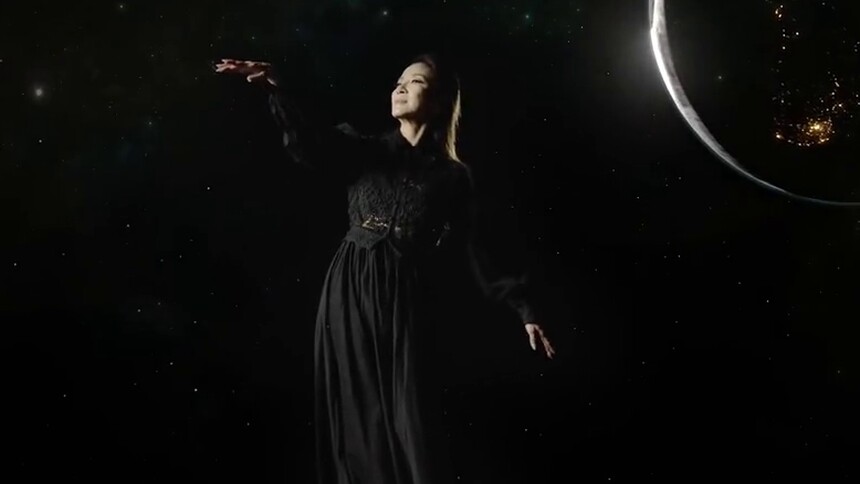 杨紫琼多元宇宙大片，拒绝年龄焦虑，61岁的她依然勇敢做自己