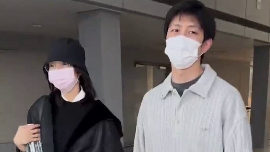 金大川雎晓雯车内热吻 深情款款甜度爆表