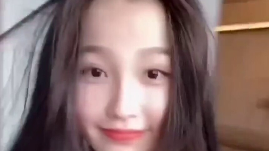 欣欣子素颜妝教，看美妆小欣如何施展美丽魔法，这皮肤状态也太好了吧