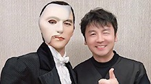 雷佳音观看阿云嘎《剧院魅影》演出 分享二人后台合影