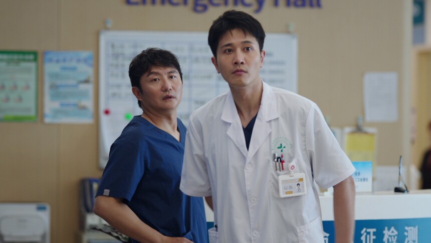 《白色城堡》第10集看点：医院上演闹剧！王扬鸣路易出手抢孩子？