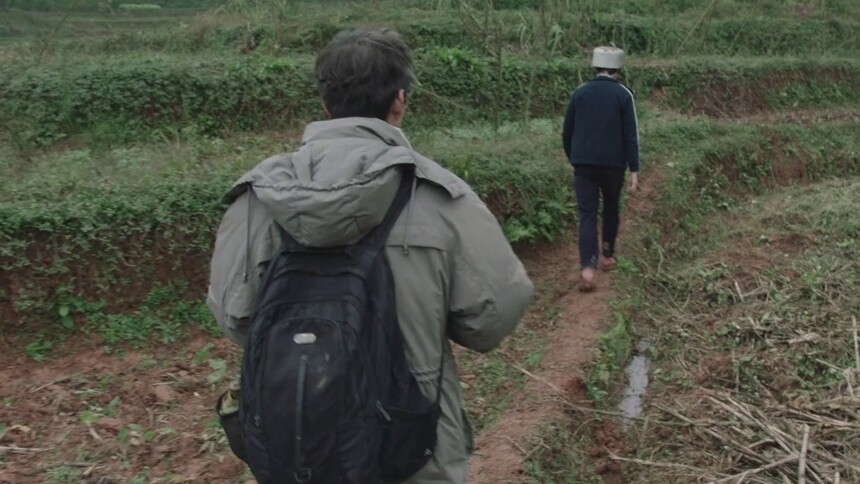 孙一通在田间突然晕倒