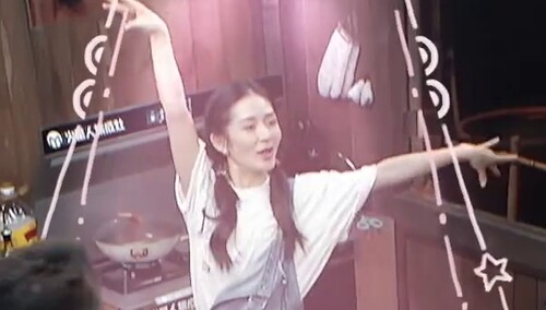 谢娜在厨房里突然才艺展示 来一个谢娜像来了五百个人