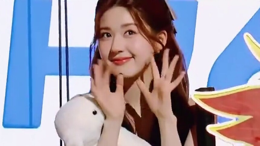 赵露思《你好星期六》混剪，小表情超可爱！