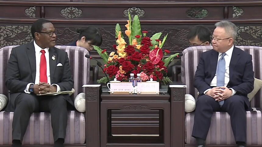 沈晓明会见马拉维总统查克维拉