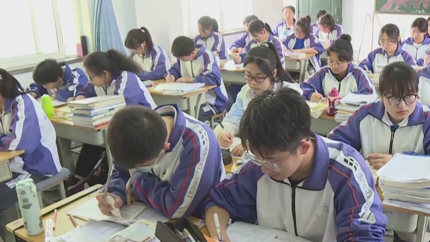 马成华：接力执教 助力逐梦