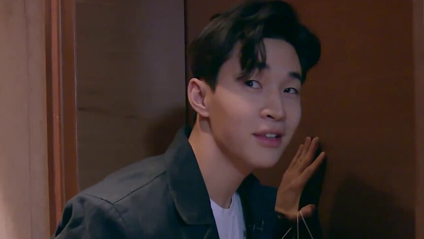 吓坏宝宝了！刘宪华尚雯婕夜袭宿舍大检查