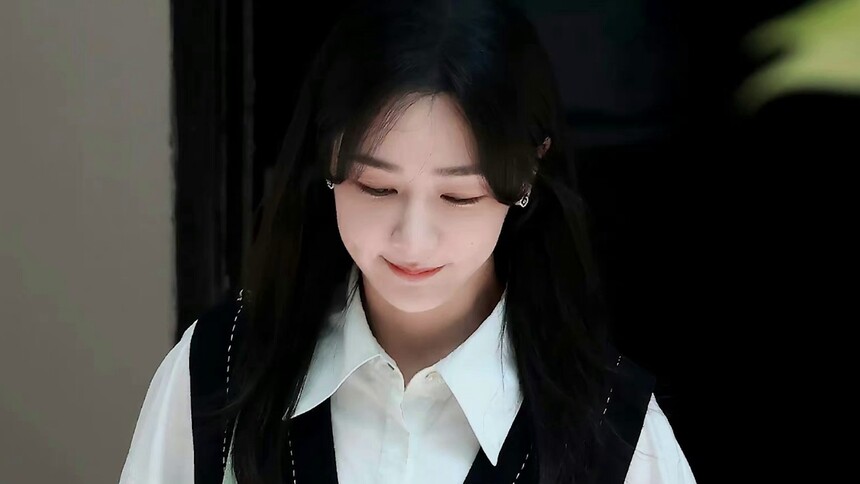 杨紫《承欢记》曝新路透 披发造型显温婉气质