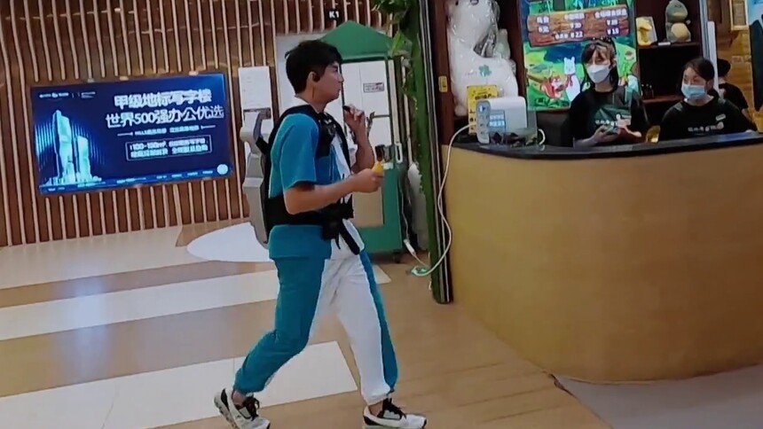 有戏！吴奇隆打开了齐思钧躲藏的柜子