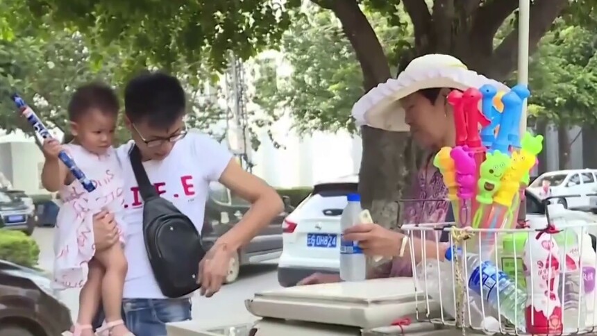 湖南省疾控中心发布健康提醒：高温天小心中暑 谨防病从口入