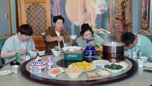 体验内蒙古特色早餐！玲花点菜点了一本菜单？